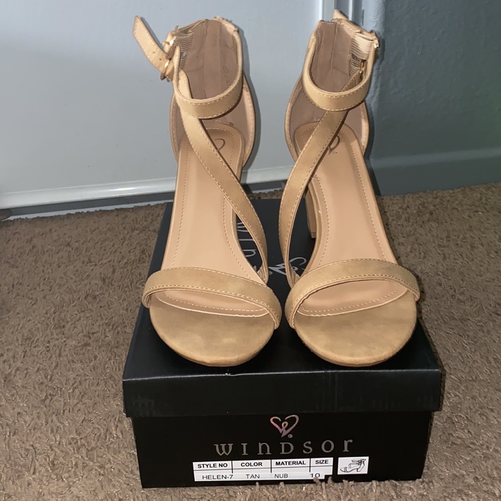 NWT tan heels - Picture 2 of 7